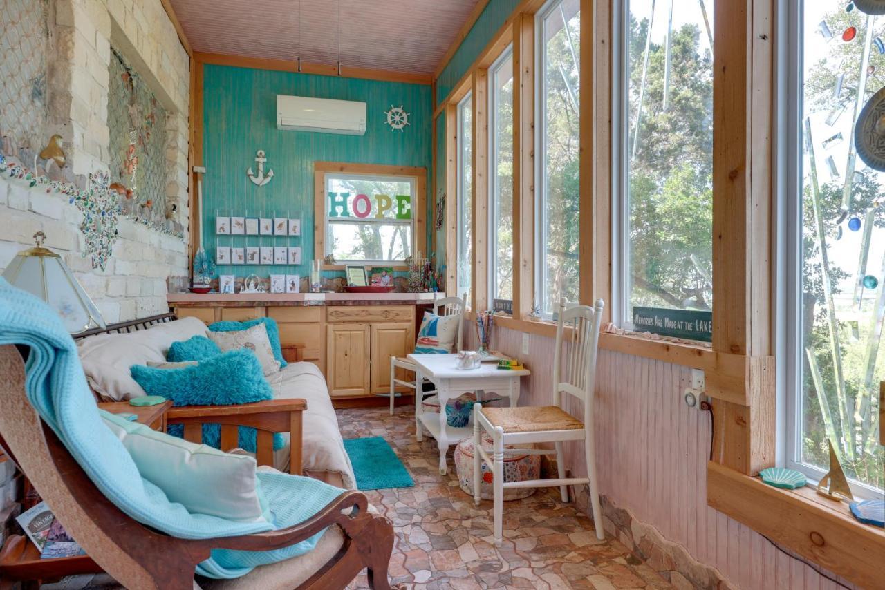Exotic Home With Patio And Grill Walk To Canyon Lake! Екстериор снимка