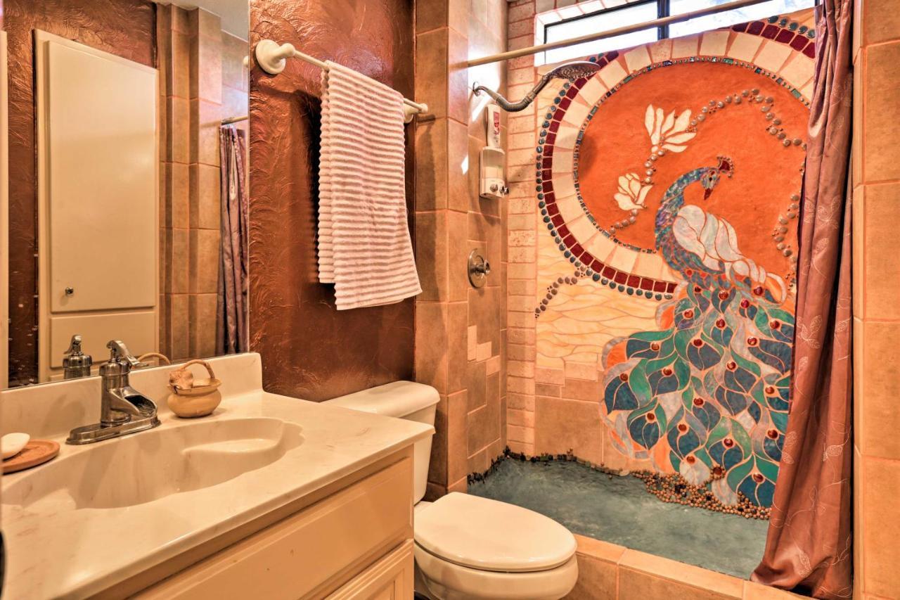 Exotic Home With Patio And Grill Walk To Canyon Lake! Екстериор снимка